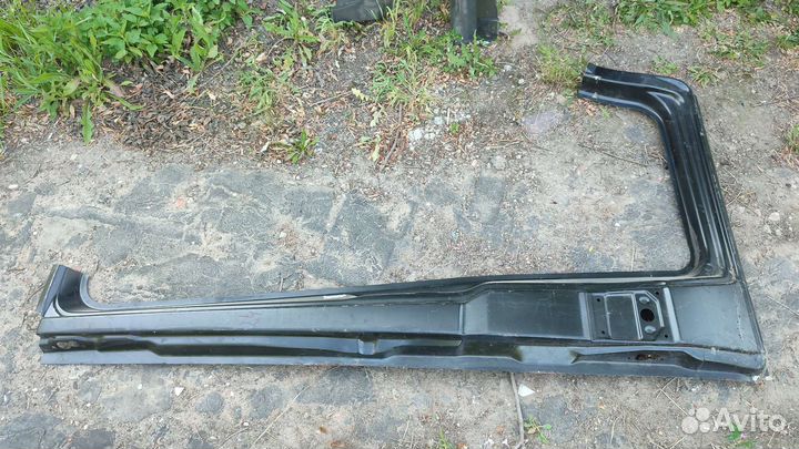 Стойка порог правый VW crafter