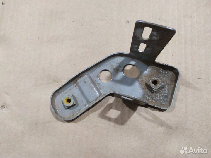 Кронштейн правый Renault Fluence K4MV838 2010