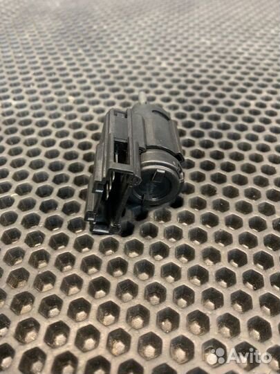 Датчик включения стопсигнала Bentley Continental