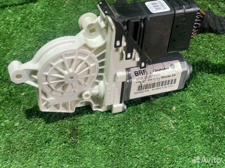 Мотор стеклоподъемника задний левый Octavia Touran