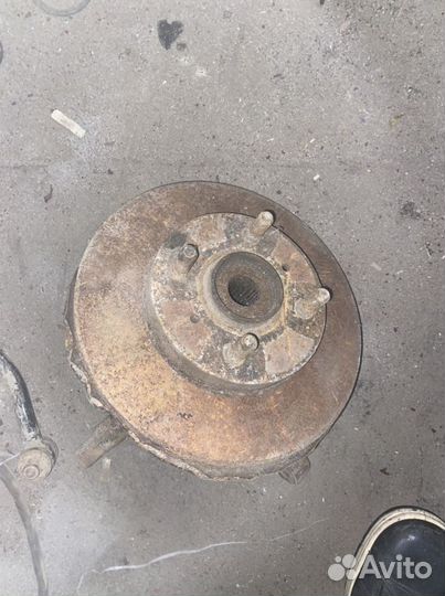 Поворотный кулак Mitsubishi carisma