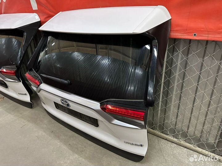 Крышка, дверь багажника Toyota Rav 4 50 кузов ориг
