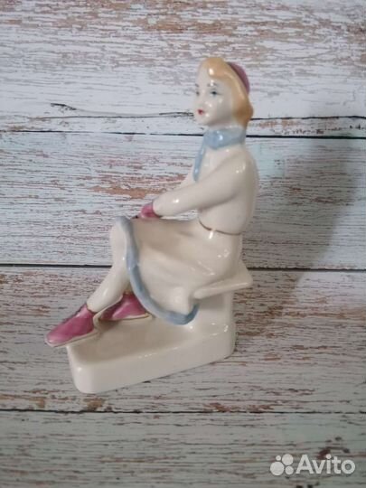 Статуэтка фарфор фигуристка
