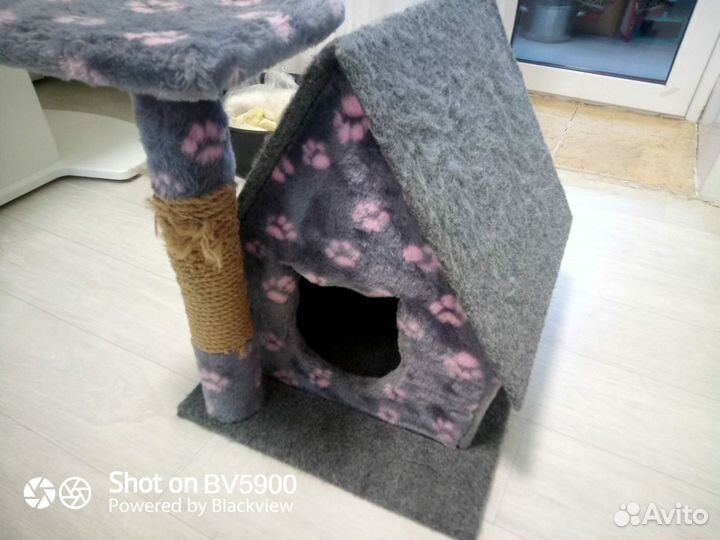 Домик для кошки с когтеточкой бу