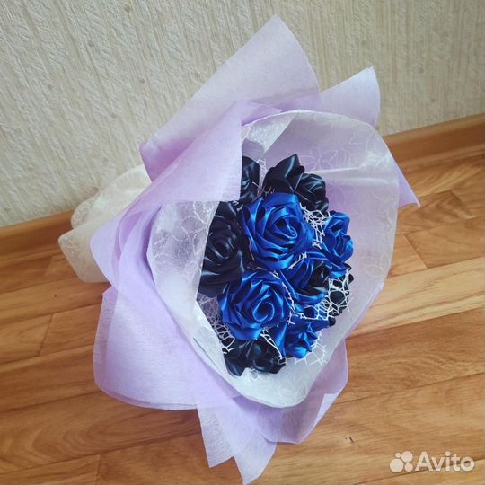 Букет из атласных роз