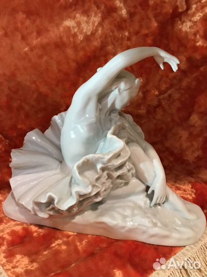 «Умирающий лебедь» балерина Уланова. Фарфоровая ст