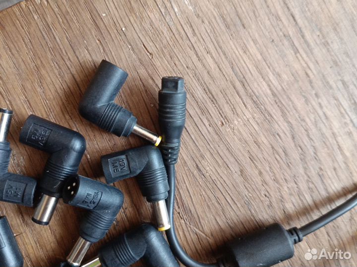 Уневирсальный автомобильный адаптер для ноутбуков