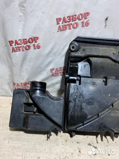 Крышка двигателя Ford Fusion