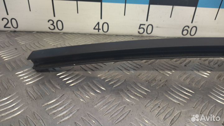 Б/У Направляющая стекла двери