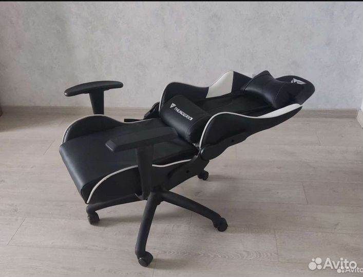 Игровое кресло Thunderx3