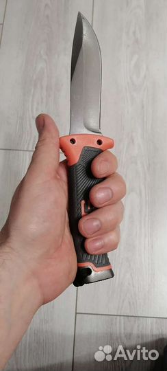 Нож, огниво, точилка, свисток