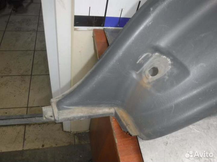 Обшивка багажника задняя правая Toyota Lc Prado