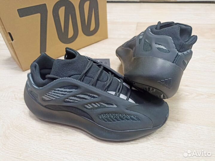Кроссовки Adidas Yeezy Boost 700 v3