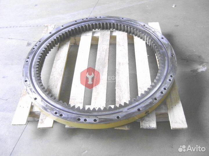 Опорно-поворотный круг Hitachi ZX350H-3 9245698