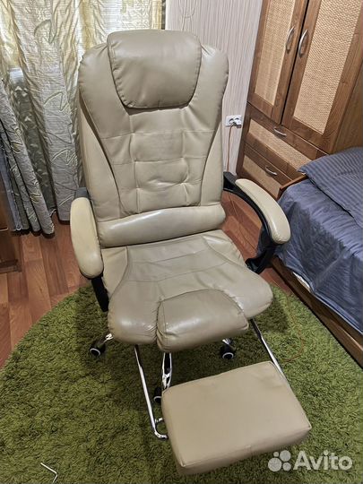 Офисное кресло руководителя с массажем