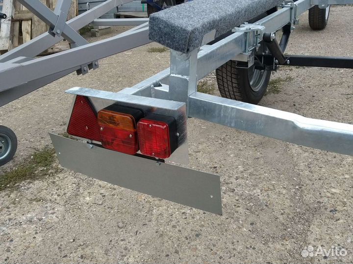 Лодочный прицеп до 4.7 м от пфс