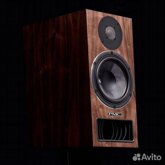 Полочная акустика PMC Twenty 5.22i Walnut