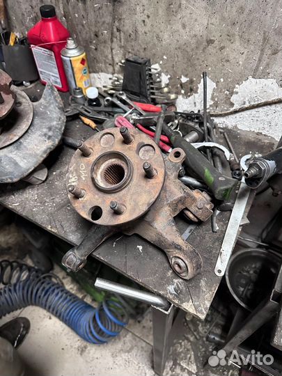 Ступица задняя левая toyota mark 2 110