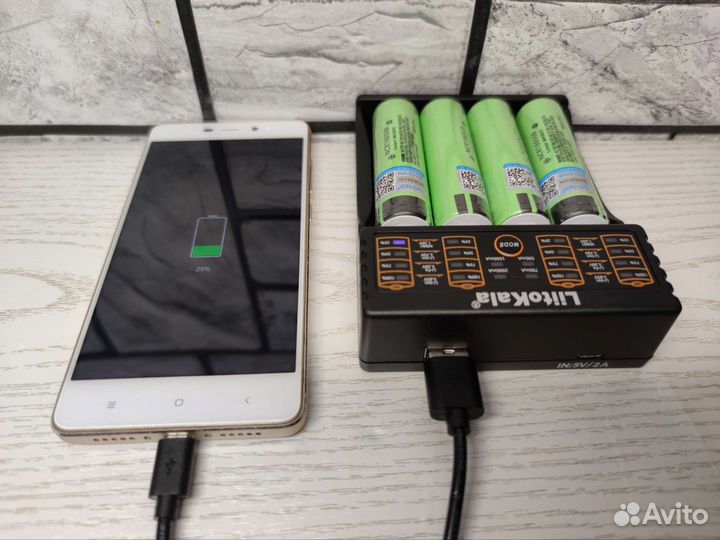 Умная зарядка с аккумуляторами 18650 в комплекте