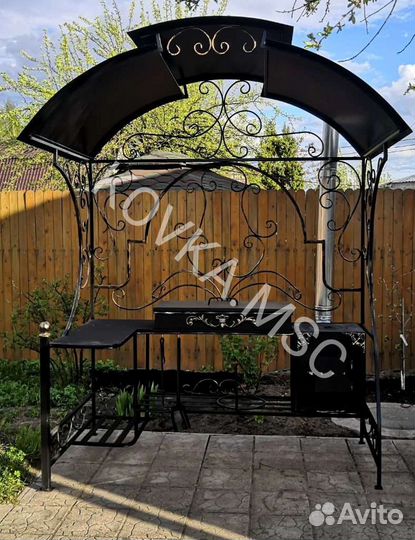 Мангал с крышей