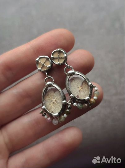 Серьги в винтажном стиле из стекла и бусин