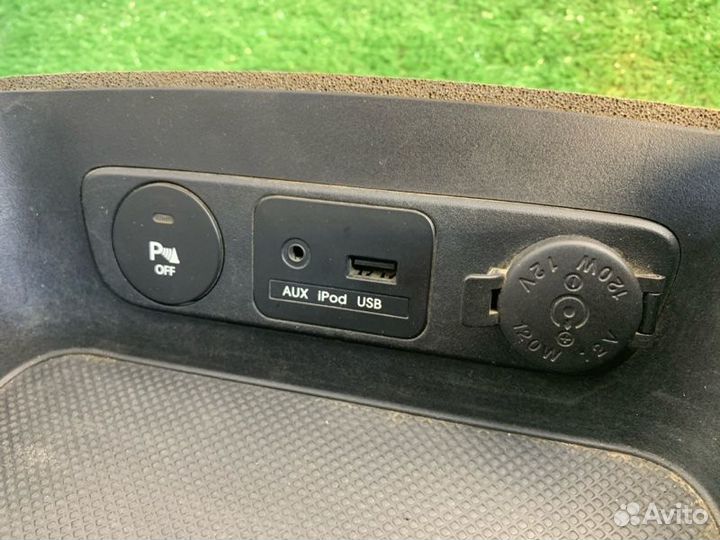 Накладка на торпедо Kia Sportage G4KD 2010