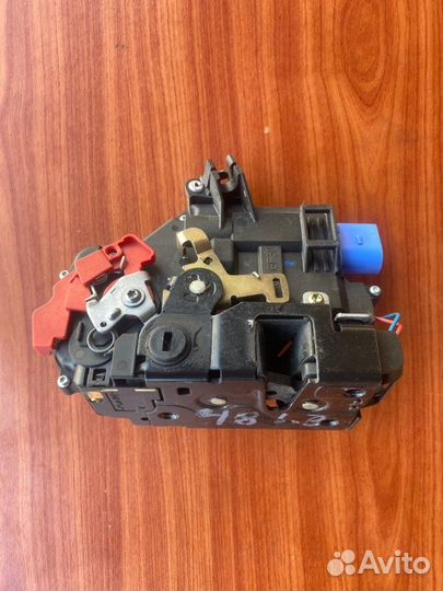 Замок двери задний левый Vw Touran minivan BSE