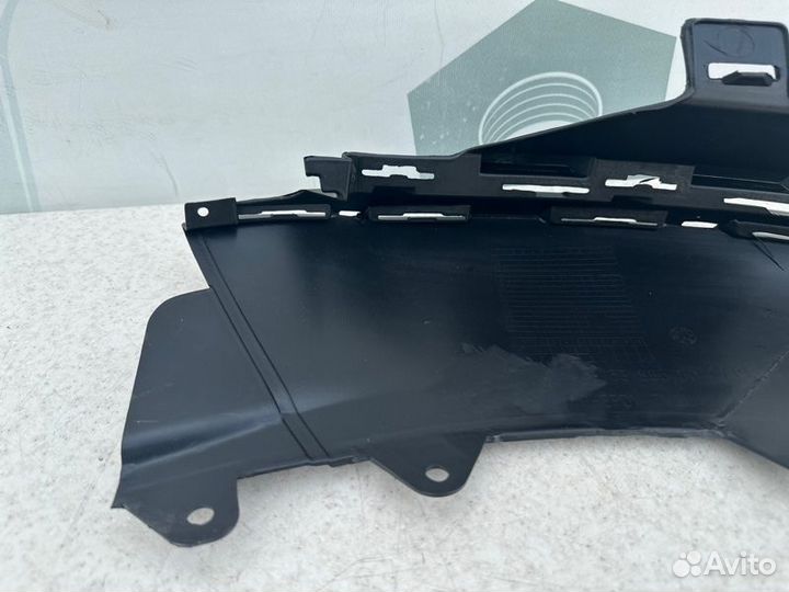 Накладка переднего бампера правая нижняя Mercedes