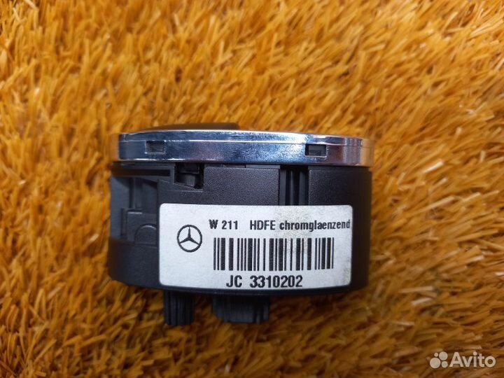 Кнопка открывания багажника передняя правая