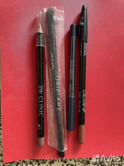Карандаши + кисть косметические