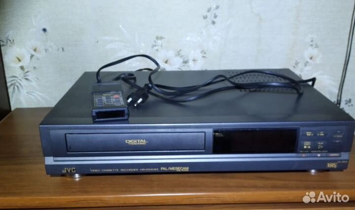 Видеомагнитофон jvc