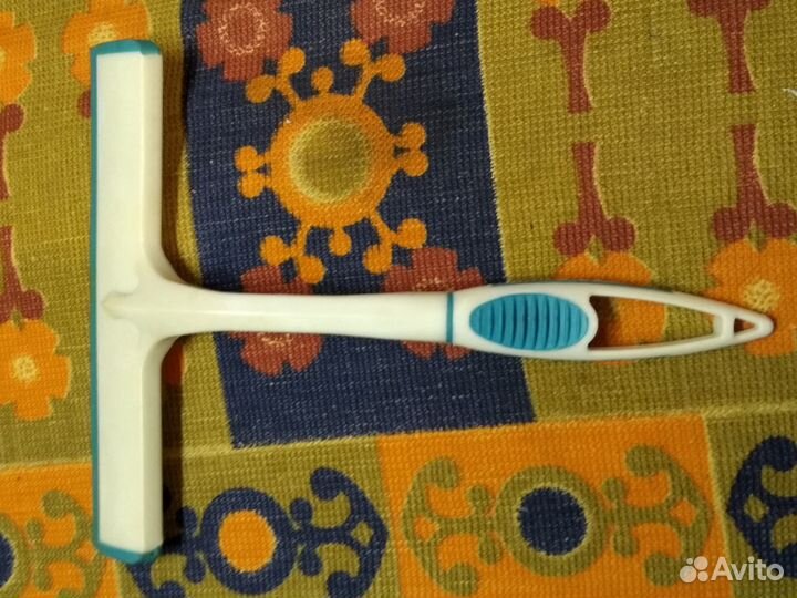 Совок и приспособление для мойки окон