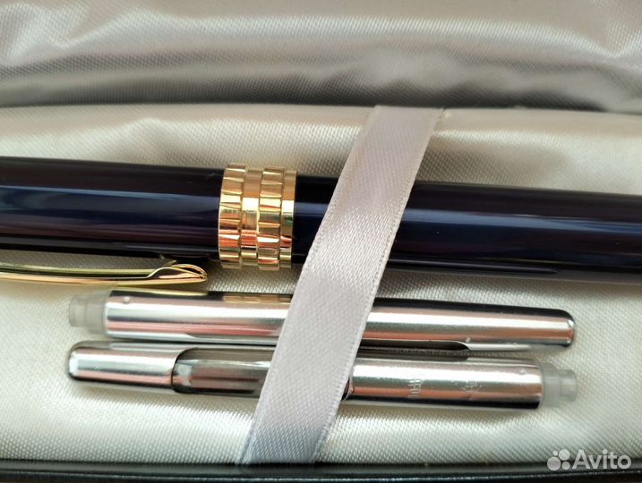 Ручка перьевая с золотым пером