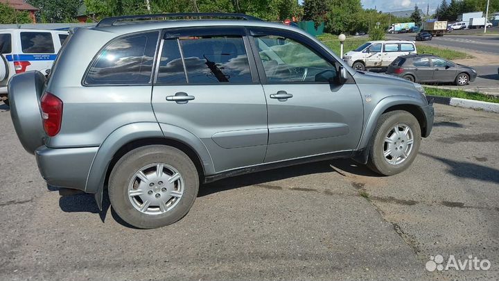 Toyota RAV4 2.0 AT, 2003, битый, 230 000 км