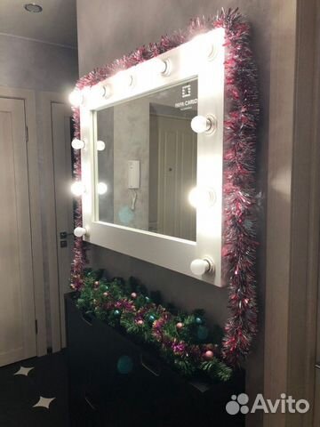 Гримерное зеркало с лампами