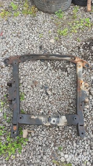 Подрамник передний Renault Sandero Stepway хэтчбек