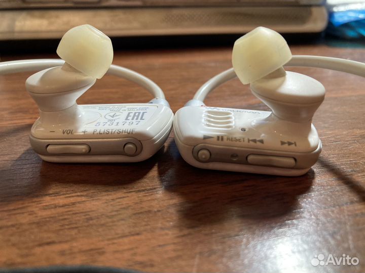 Плеер MP3 Sony NWZ-W273S 4Gb белый беспр., водонеп