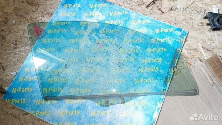Стекло двери переднее правое Mazda Demio DY3W DY5W