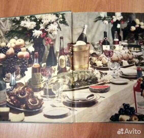 Книга 1954г О вкусной и здоровой пище