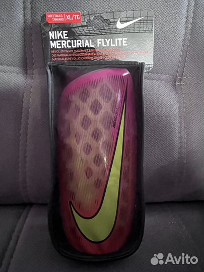Футбольные щитки Nike
