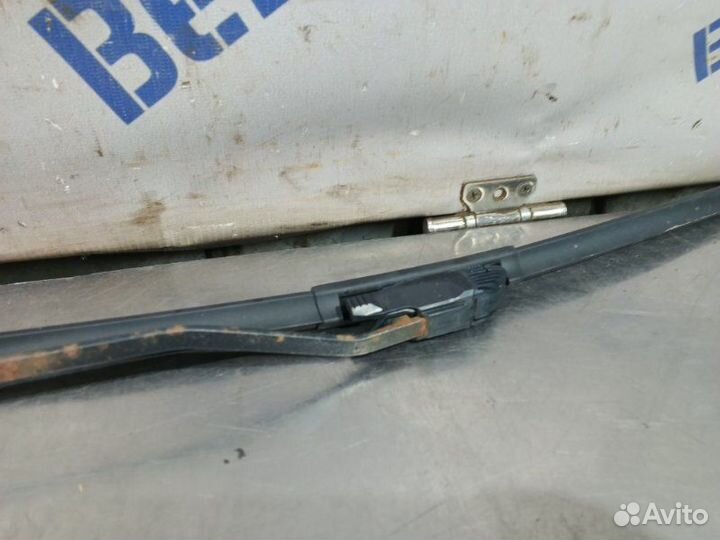 Поводок дворника передний правый Kia Spectra седан