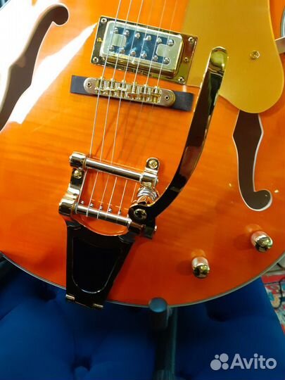 Электрогитара полуакустическая