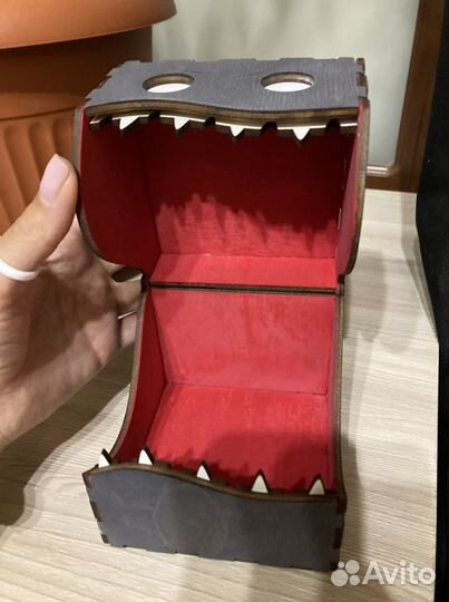 Деревянная шкатулка