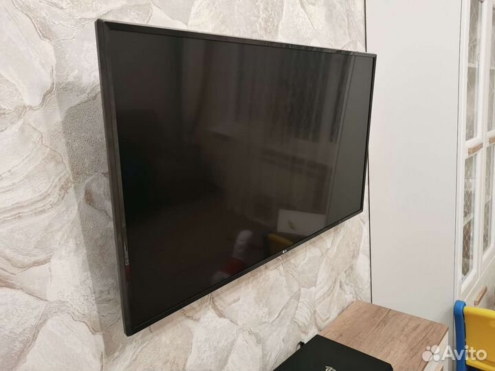 Телевизор LED LG 49UJ634V черный