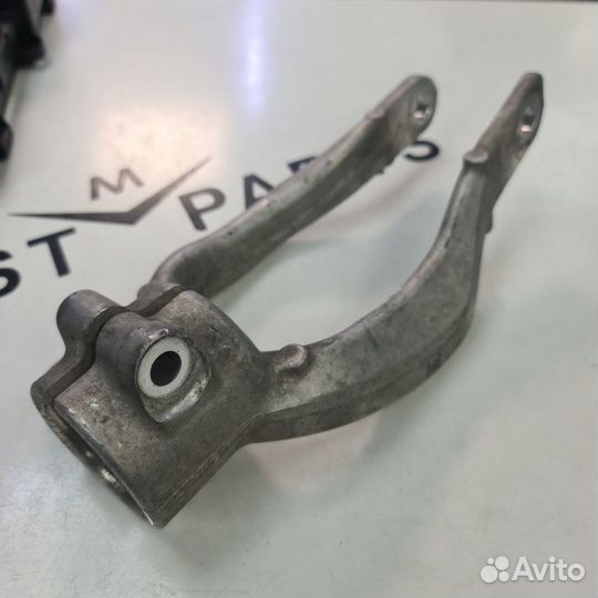 Крепление амортизационной стойки правое Bmw