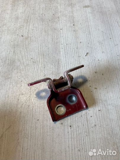 Петля двери Renault Logan K7M710