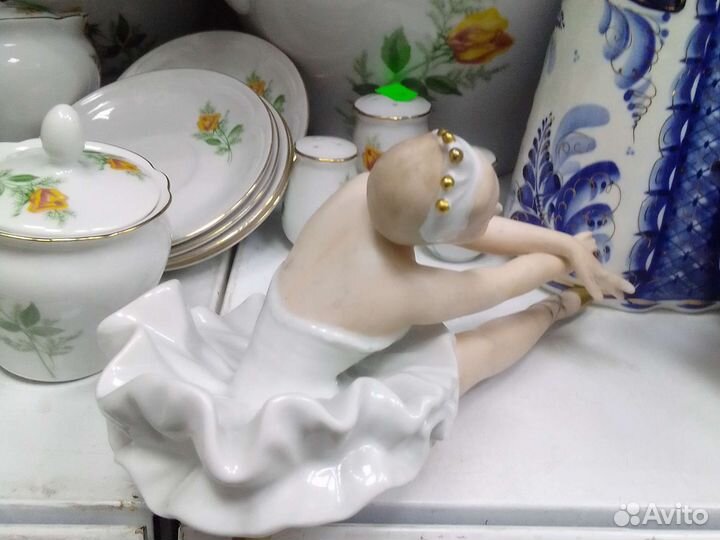 Статуэтка фарфор