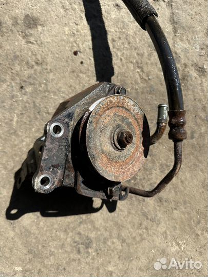 Kia sportage 1 насос гур с кронштейном