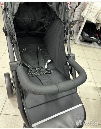 Прогулочная коляска новая