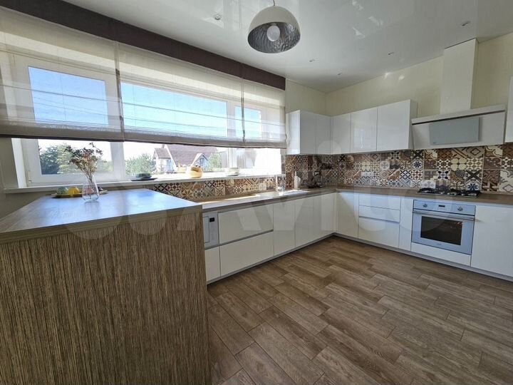 Дом 190 м² на участке 5 сот.